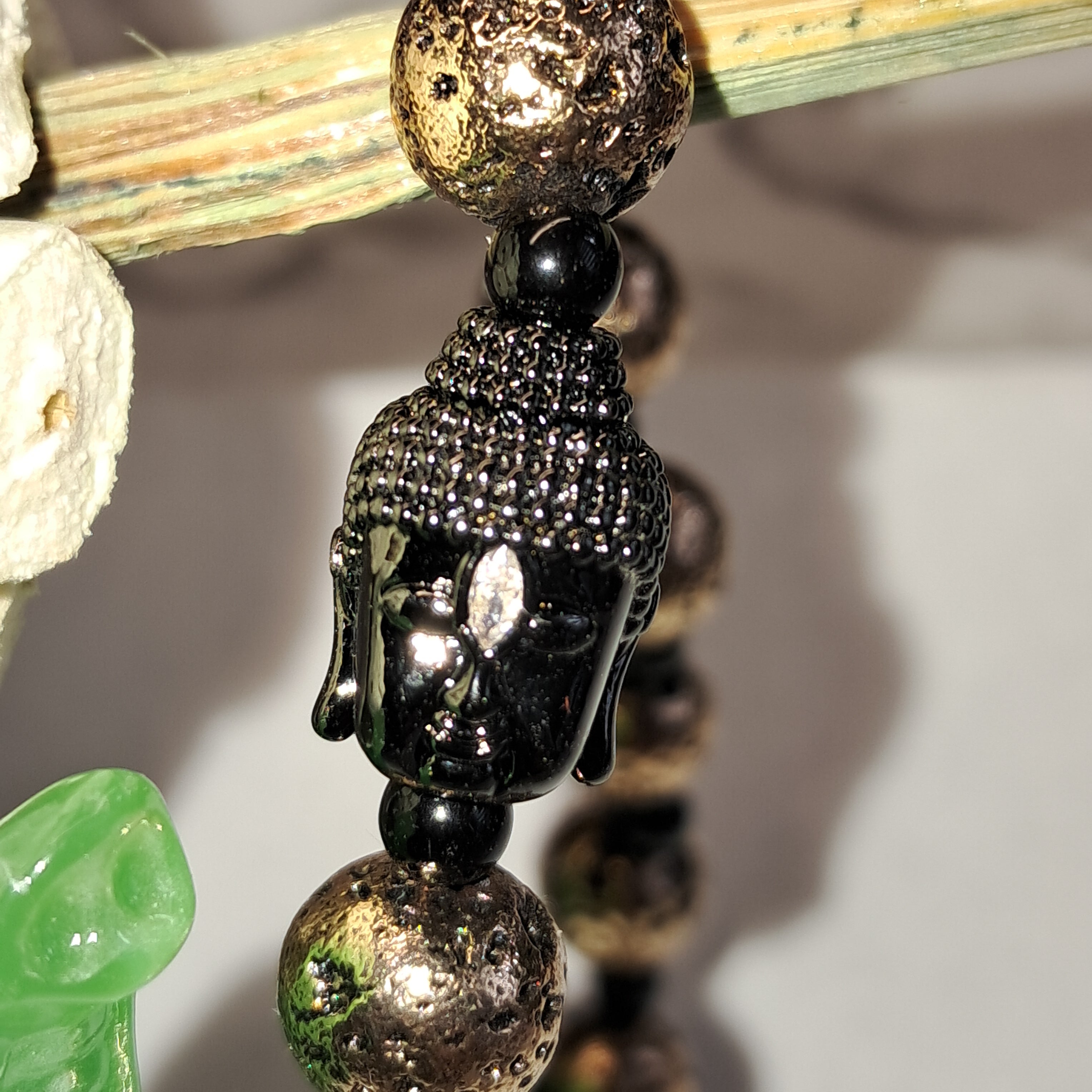 Bracelet mixte en perle de lave dorée - Style zen - Buddha noir