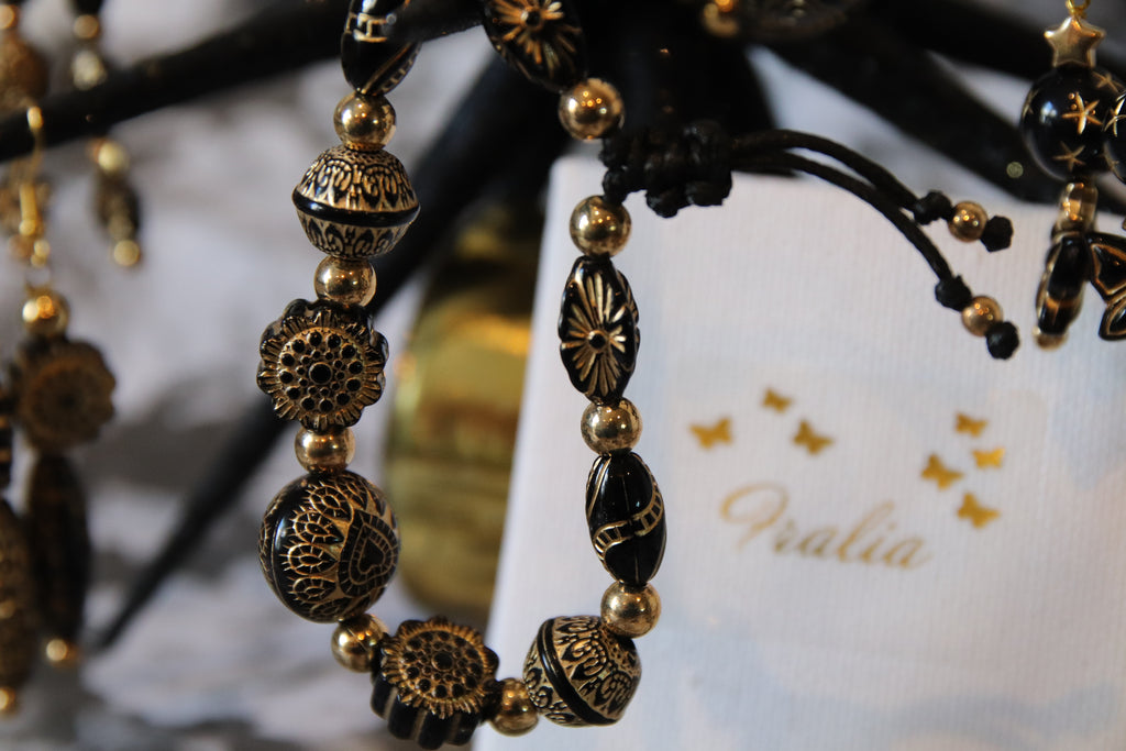 Bracelet perles noir et or chic