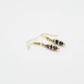 Boucles perles artisanales chic fond blanc