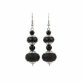 Boucles perles facettes noires fond blanc