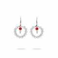 Boucles perles élégantes fond blanc
