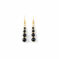 Boucles perles noir et or fond blanc