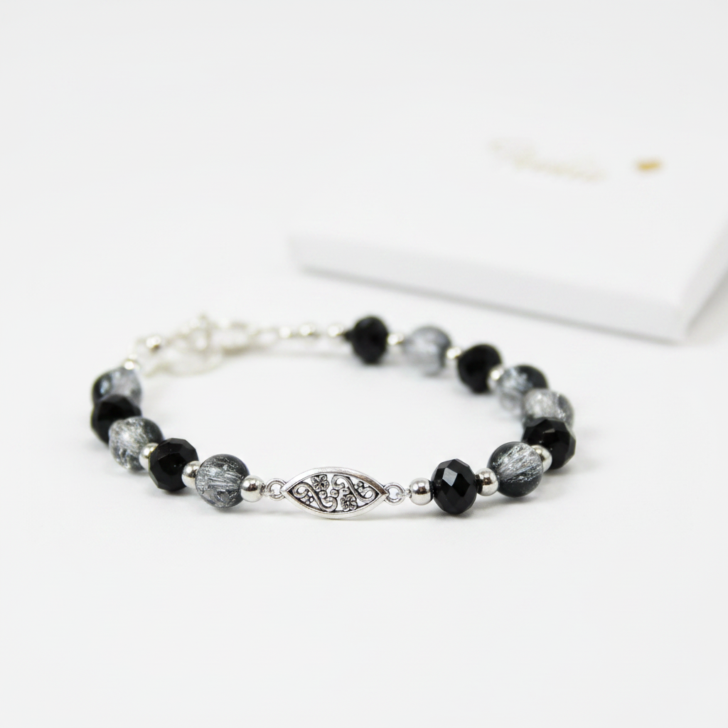 Bracelet délicat fond blanc