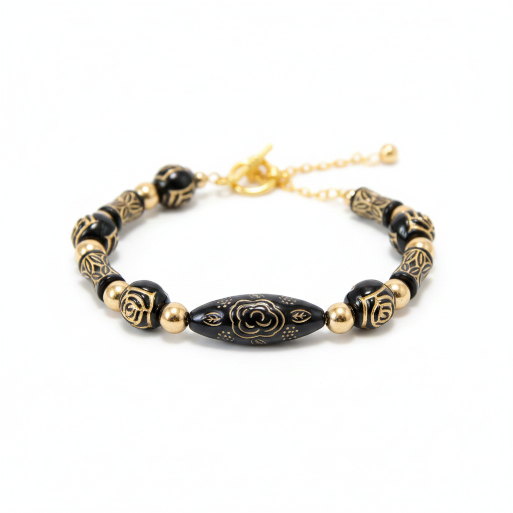 Bracelet noir et or élégant fond blanc