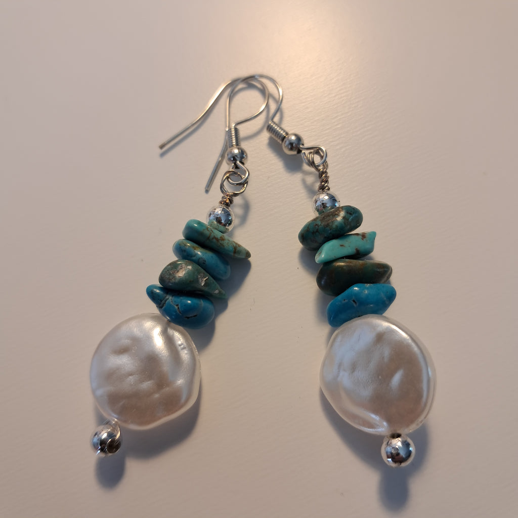 Boucles d'oreilles artisanales perles colorées et perle blanche nacrée